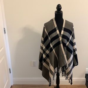 Burberry Cape 100% Merino Wool